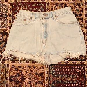 Levi’s 550 light wash cut offs